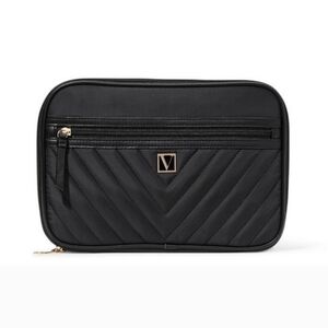 VICTORIA SECRET 15" Quilted Laptop Sleeve. Black.